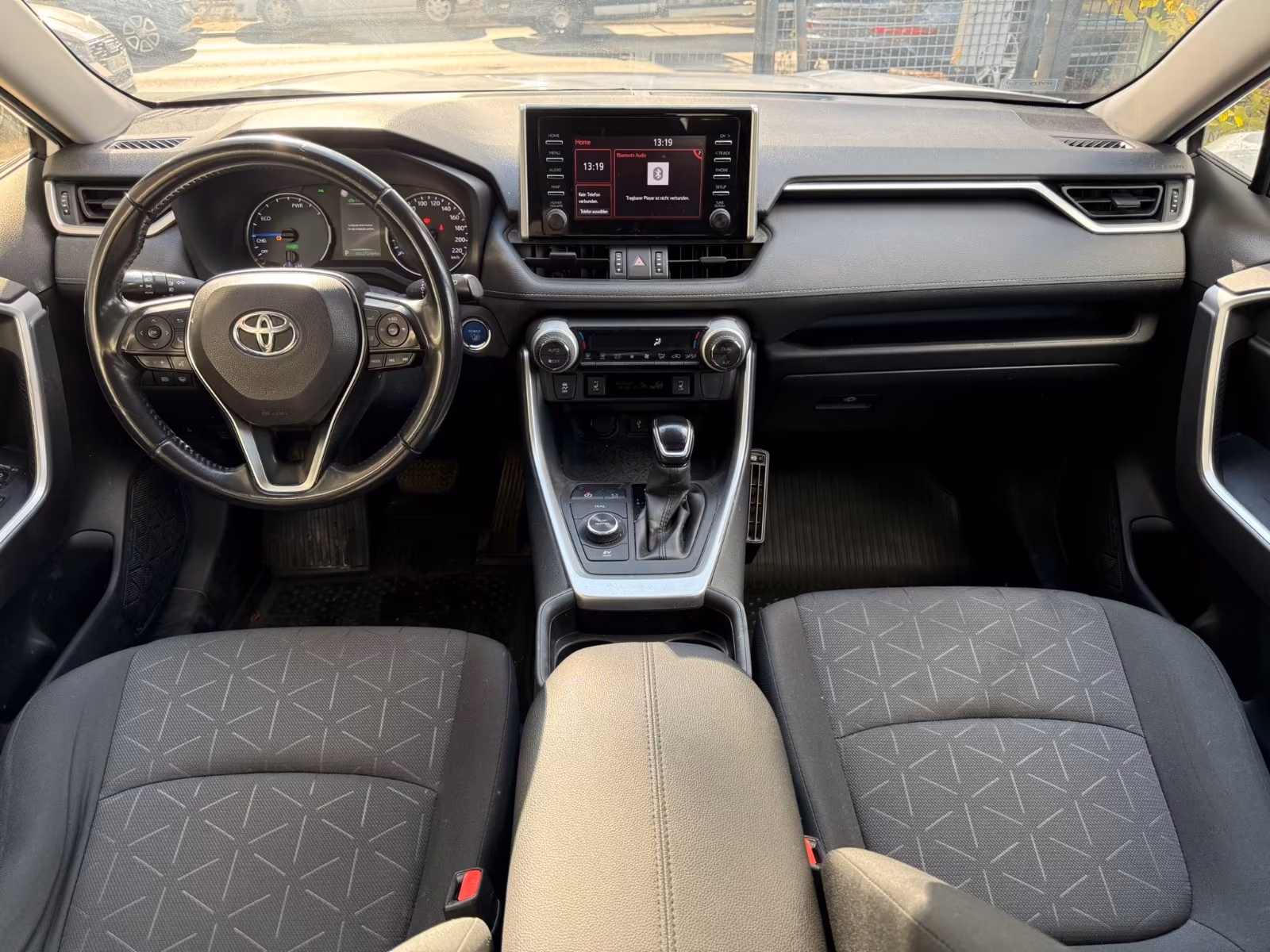 RAV4 Hybrid фото 6